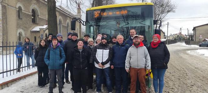 Pan Mirek odszedł na emeryturę. Kierowcę PKM Świerklaniec hucznie pożegnano