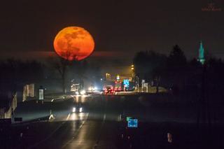 Podkarpacie: Pokazał wschód Księżyca na fotografiach. Coś pięknego