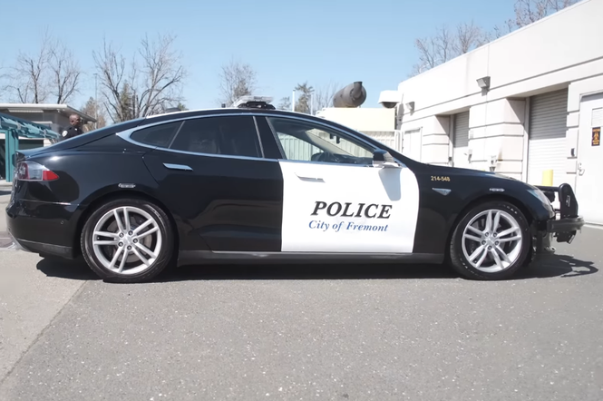 Policyjna Tesla Model S