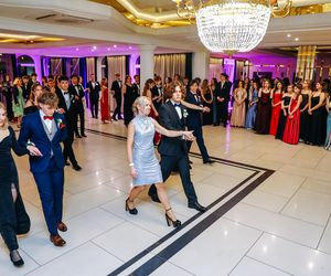 Elegancka studniówka maturzystów z I LO w Rybniku. Ten bal zapamiętają na długo