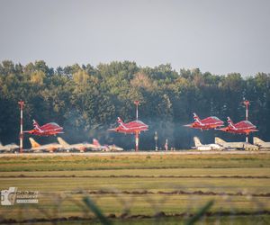Wzruszający gest pilotów odlatujących z Radomia. Polska flaga na niebie dla „Slaba”