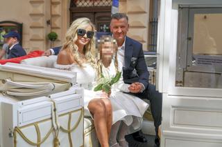 Monika Chwajoł z Królowych życia pojechała karocą na komunię córki. Internauci krytykują