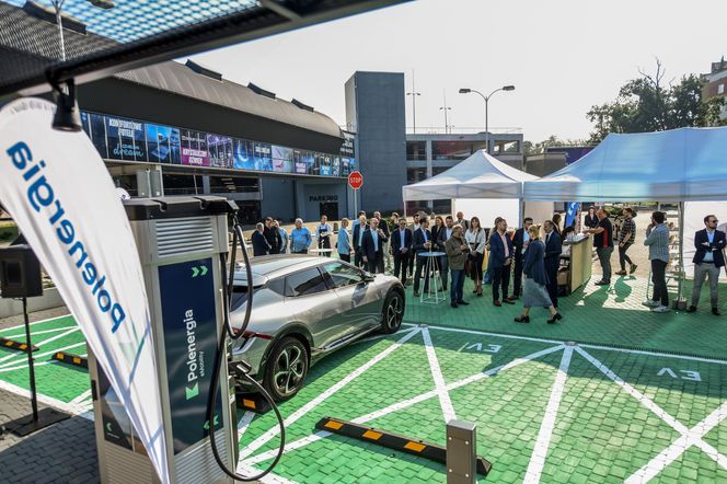 Zielona Strefa Elektromobilności powstała przy centrum handlowym Blue City