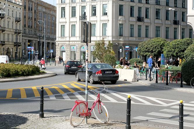 Zwężone ulice na placu zbawiciela