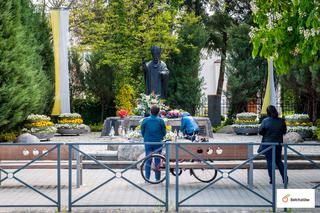 Pomnik św. Jana Pawła II przy ulicy Kościuszki