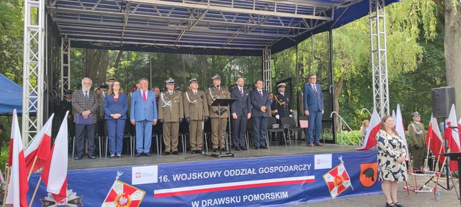 Nadanie sztandaru dla 16 WOG