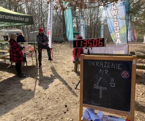 Biegli, aż na trasie został jeden zawodnik. Ponad 60 śmiałków na starcie zawodów pod Olsztynem