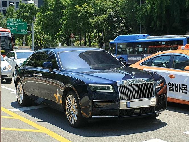 Tomasz Hajto w luksusowym Rolls-Royce