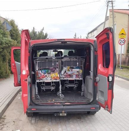 Grajewo. Złodzieje okradli supermarket i zapakowali wózki do samochodu. Grozi im do 5 lat więzienia