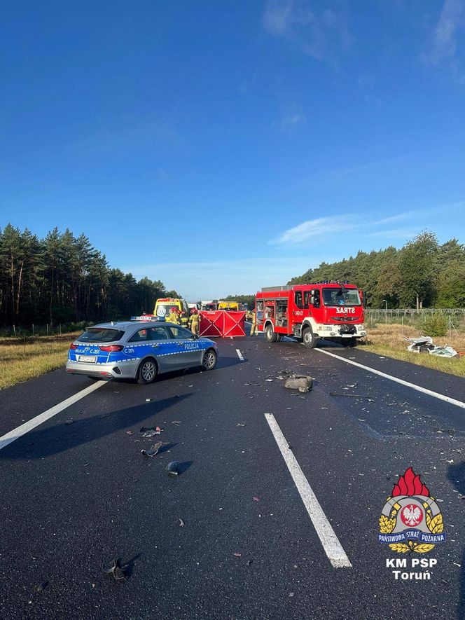 Tragiczny wypadek pod Toruniem. Nie żyje młoda kobieta, sześć osób w szpitalu. Co się stało na S10?