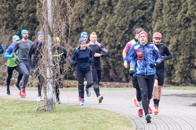 Sobotni parkrun jak zwykle przyciągnął tłumy. To wyjątkowy bieg w samym sercu Katowic ZDJĘCIA