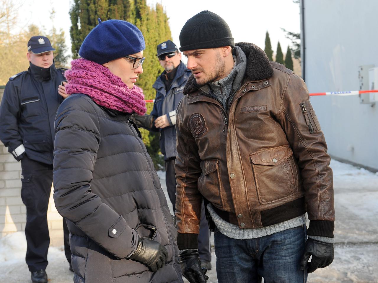 Komisarz Alex 5 sezon odcinek 58 (odc. 6). Michał Orlicz (Antoni Pawlicki), Wanda Gandecka (Maja Hirsch)