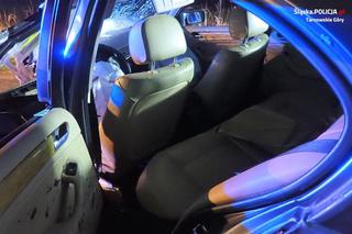 Rozbite BMW na drzewie