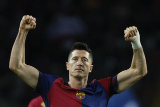 Robert Lewandowski naprawdę to zrobił! Po meczu z Sevillą wszyscy mówią tylko o tym