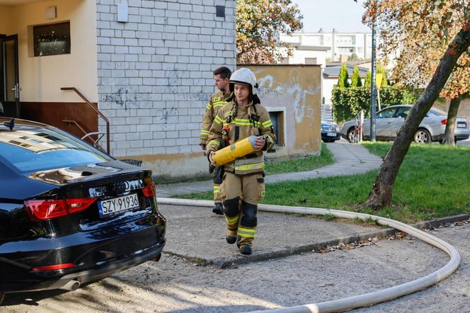 Pożar w bloku w Ostrowie Wielkopolskim. Nie żyje jedna osoba, 10 jest rannych