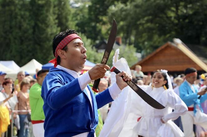 Rozpoczął się 60. jubileuszowy Tydzień Kultury Beskidzkiej. Przyjechało 20 zespołów z całego świata ZDJĘCIA, PROGRAM
