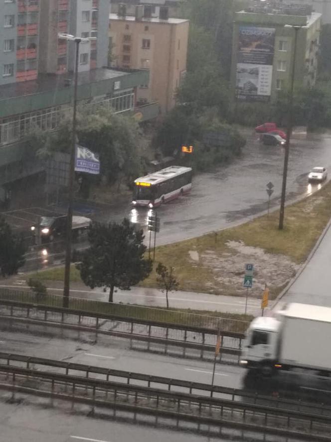 Opole. Ulice zamieniły się w potoki! Tak wyglądało centrum miasta w czwartek 24.06.21 r. [ZDJĘCIA]