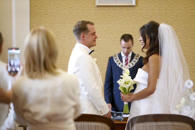 Ślub jak z bajki! Syn Marioli Bojarskiej-Ferenc powiedział tak. Panna młoda nie ukrywała brzuszka