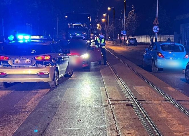 Konstantynów Łódzki. Wypadek 13-laatki na przejściu. Potrąciły ją dwa auta [ZDJĘCIA].