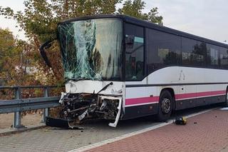 Wypadek w Katowicach. Autobus zderzył się z samochodem osobowym