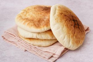 Bez mąki pszennej i drożdży. Z tego serka, jajek i kilku przypraw piekę pyszny chlebek bez glutenu
