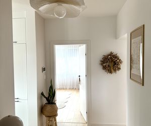 Metamorfoza przedpokoju w domu z lat 90.