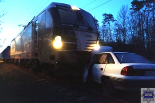 Opolskie: Pociąg wbił się w samochód osobowy!