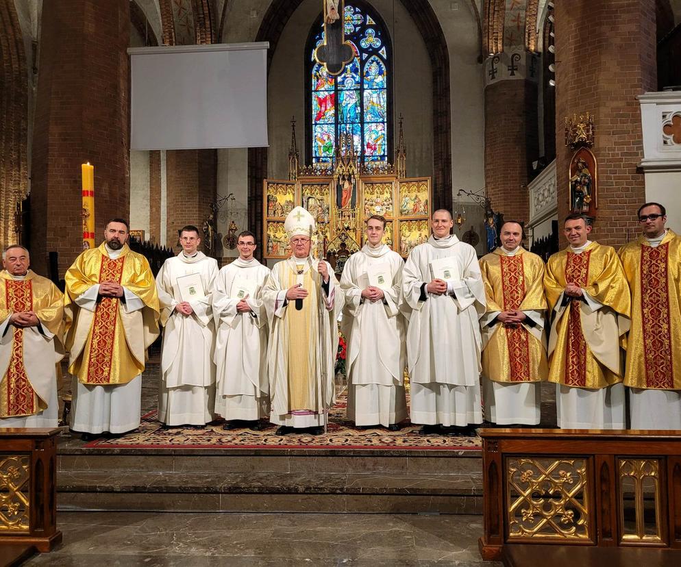 Święcenia kapłańskie w konkatedrze św Jakuba w Olsztynie
