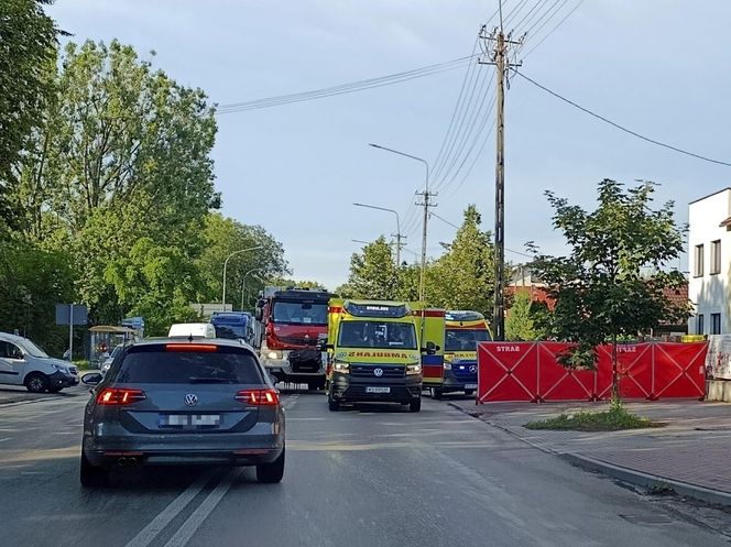Rąbnął w ogrodzenie zabił pasażerkę