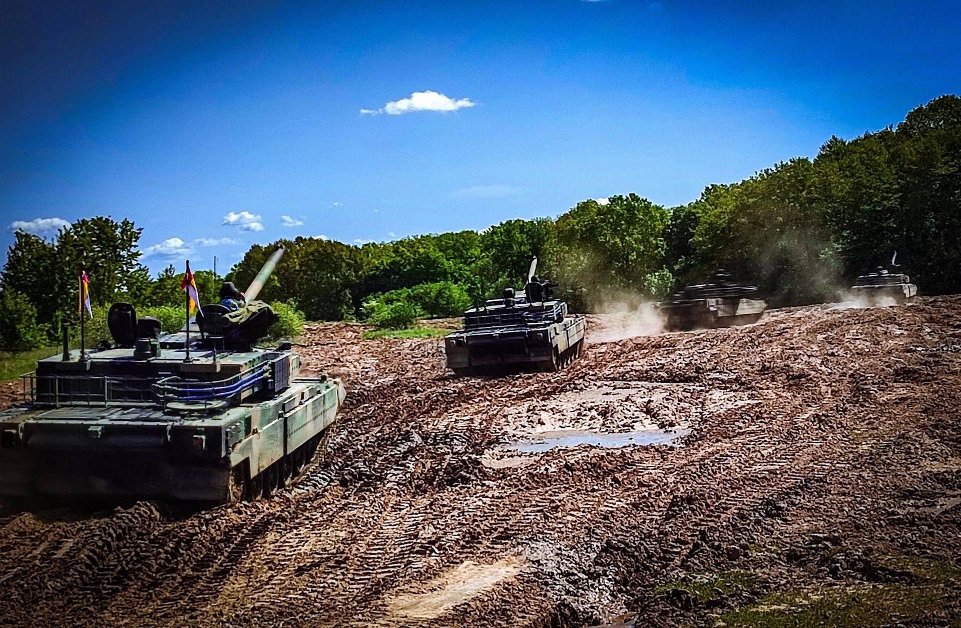 Czołgi K2 podczas ćwiczeń w 9BBKPanc