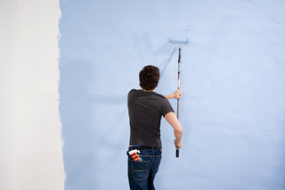 Malowanie ścian krok po kroku. Jak pomalować pokój, kuchnię, łazienkę?