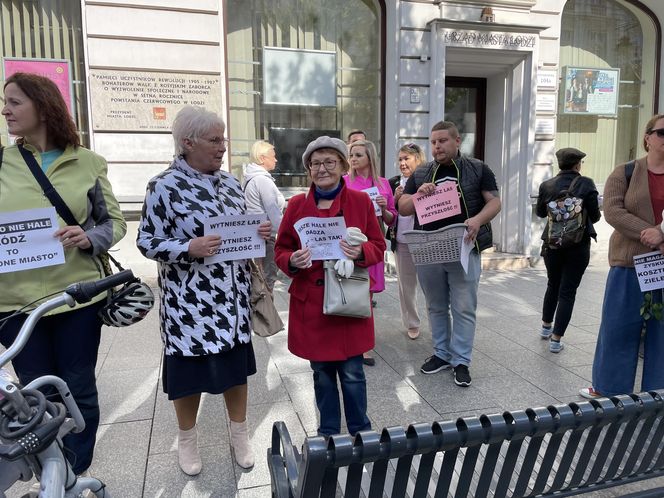 Wielki protest pod urzędem miasta w Łodzi. "Broń lasów Lublinka"