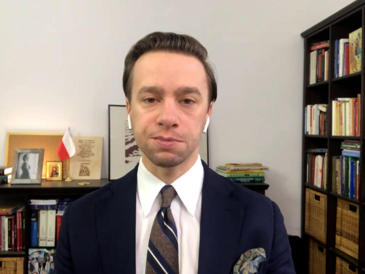 Koronawirus. Bosak wyznaje: od pół roku, czy więcej, noszę maseczkę [WIDEO]