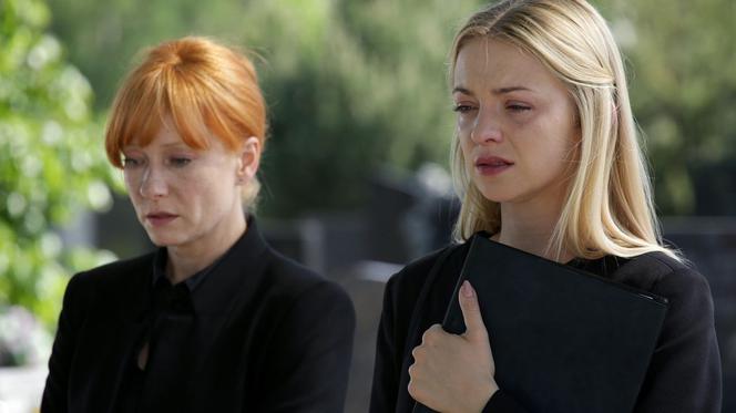 M jak miłość odcinek 1313, Joasia (Barbara Kurdej-Szatan), Agnieszka (Magdalena Walach)