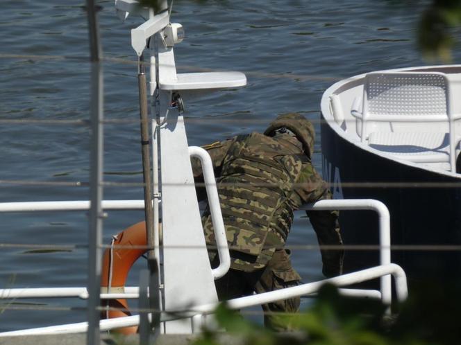 Bulwary Wiślane zamknięte! Z rzeki wyłowiono pocisk moździerzowy z czasów drugiej wojny światowej!