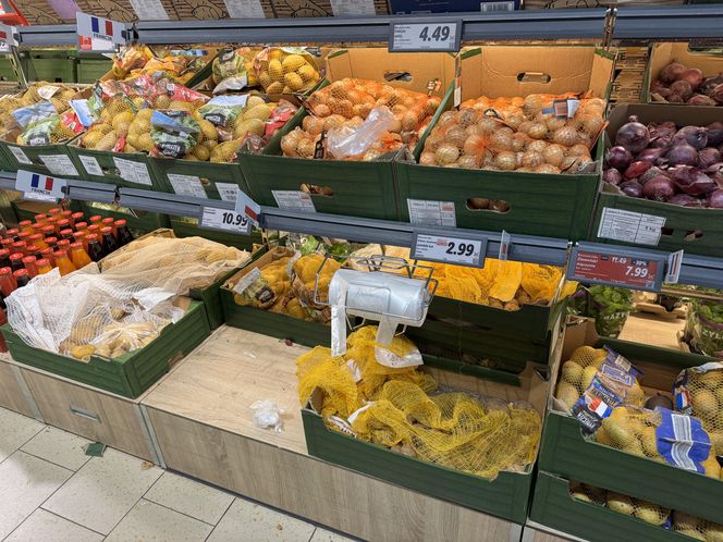 Niewiele więcej za kilogram ziemniaków trzeba zapłacić w polskim Lidlu - 2,99 zł