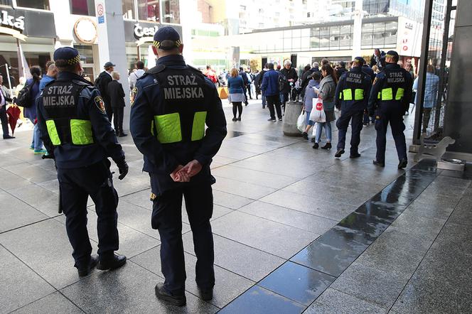 Trzaskowski rozpoczął zbiórkę podpisów w centrum Warszawy