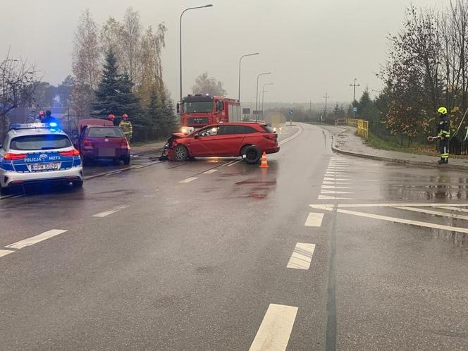 Utrudnienia w Nowogrodzie koło Łomży. Zderzyły się tam dwa auta!