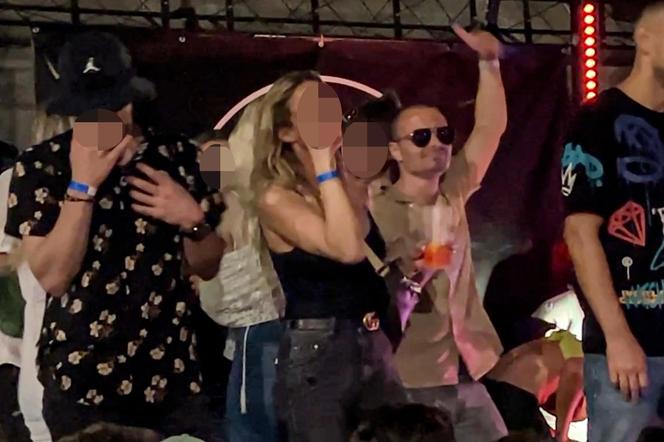 Hakiel bawi się, a nie pije