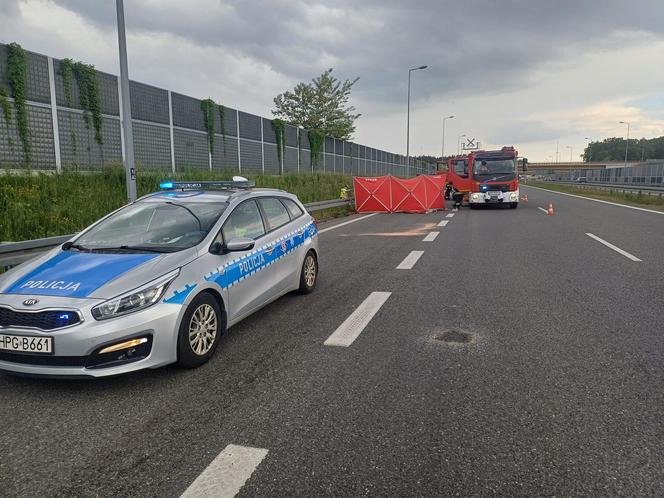 Wypadek śmiertelny na autostradzie A4 pod Tarnowem. Osobówka zderzyła się z autobusem