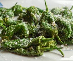 Smażone papryczki padrón: przepis na hiszpańskie tapas