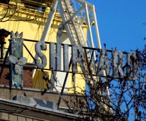 Niezwykłe odkrycie w stoczniowej świetlicy. Skarb ukryty pod podłogą przetrwał ponad 40 lat