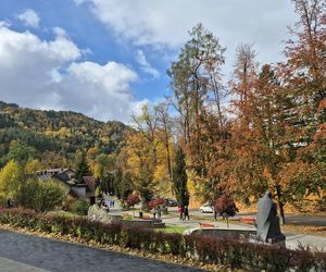 To jedno z najstarszych polskich uzdrowisk najpiękniej wygląda jesienią. Kurowali się w nim Sienkiewicz, Prus, Matejko i Konopnicka