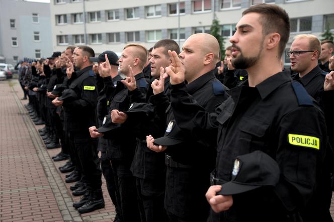 Aż 60 nowych funkcjonariuszy zasili szeregi kujawsko-pomorskiej policji [ZDJĘCIA]