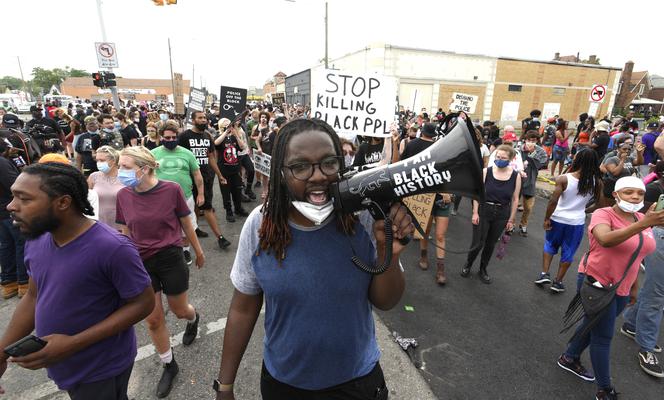 Protesty i strzelanina w Detroit