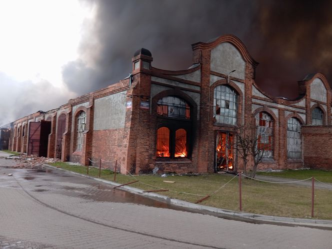 Pożar ZNTK Przeróbka ul. Siennicka, Gdańsk. Spłonęła zabytkowa hala