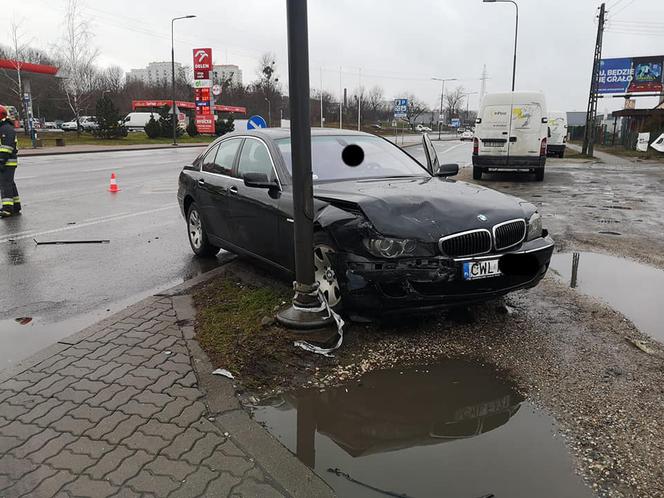 Wypadek na ul. Nowotoruńskiej w Bydgoszczy. Kobieta w ciąży trafiła do szpitala! [ZDJĘCIA]