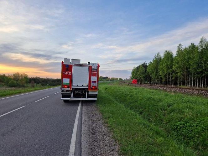   Tragedia na torach. Mężczyzna został potrącony przez pociąg. Nie udało się go uratować