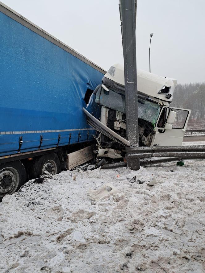 Wypadek na autostradzie A4. Tir złożył się jak scyzoryk! Zablokowany przejazd do Katowic i Gliwic