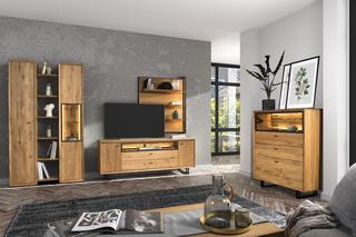 Meble z drewna do salonu. Jakie wybrać? Zobacz inspiracje